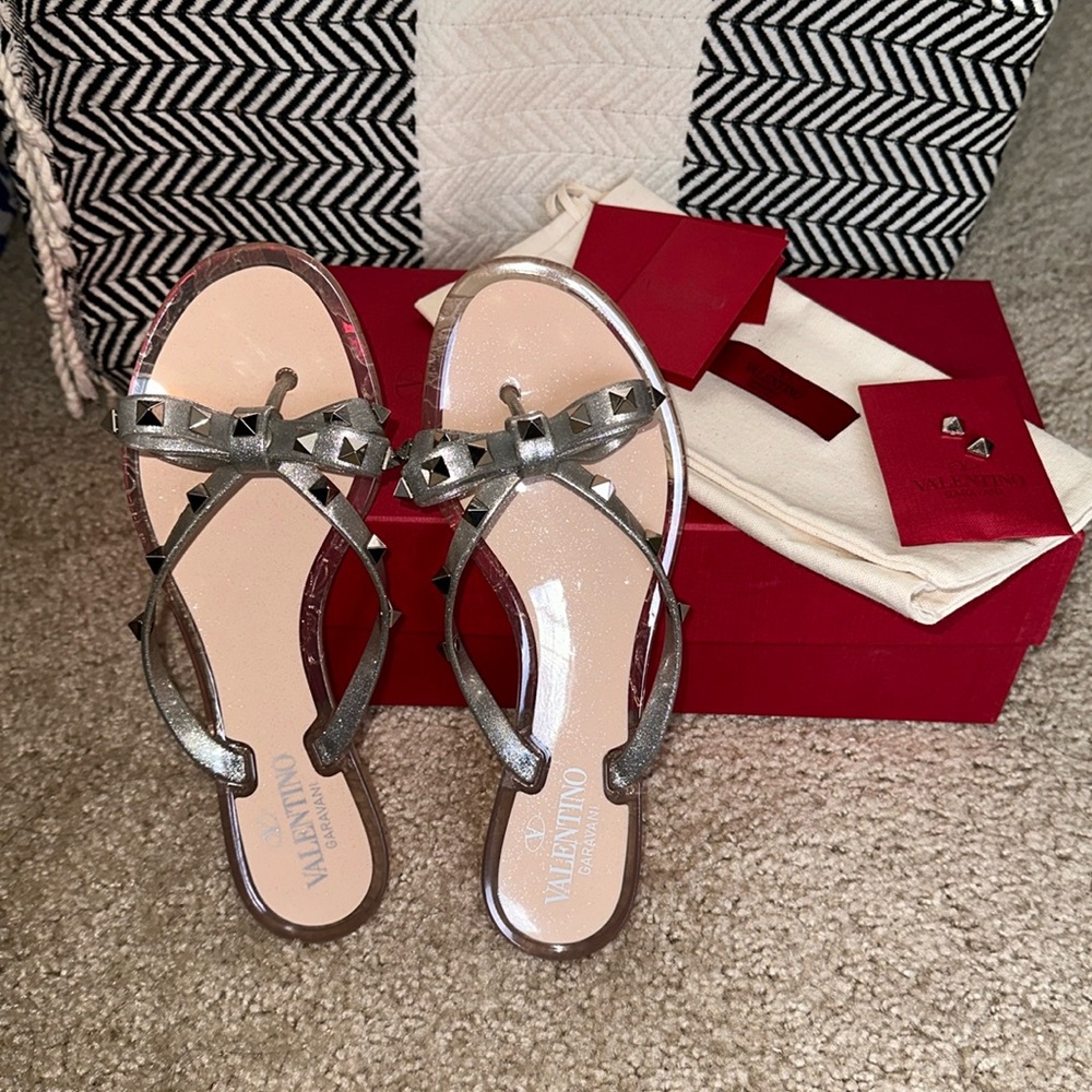 Valentino Rock Stud Bow Top Jelly Flip Flop in silver